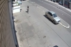 Još jedan stravičan snimak iz Srbije: Vozilom udario djevojku pri punoj brzini (VIDEO)