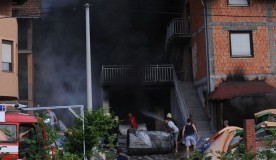 Drama u Tuzli: Gori skladište spužve, vatra ugrožava naselje Podšići