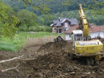 Sapna: Iz naselja Skenderuša se odvozi zemlja (FOTO)